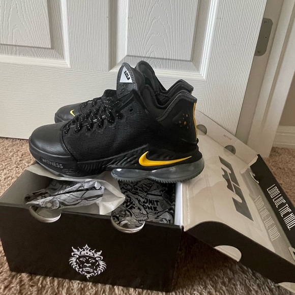 Lebron XIX Nike low top men’s 8.5 worn once - Picture 5 of 7